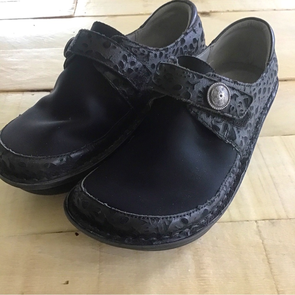 Alegria $130 Women Clogs Shoes Sz EU 37 US 7-7.5 Neoprene Leather Tooled DEN435